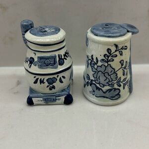 Vintage Blue and White Delft Style Stove and Barrel Ceramic Salt Pepper Shakers